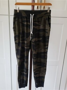 PINK Victorias Secret Camo Joggers Olive Green & Black Womens Small